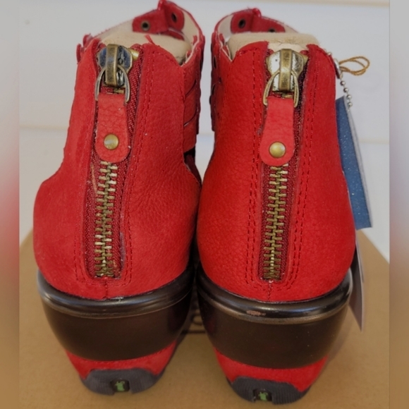 NWT Jambu Red Strappy Shoes "Sugar" Size 9.5 Wide Comfort Wedge Sandals LOOK ❤️ - Picture 6 of 6